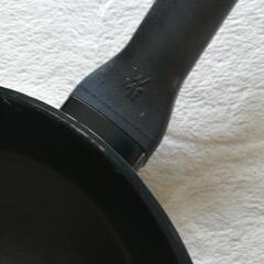 お話し中です。ステンレスWMFの26cmフライパン・キズありの画像