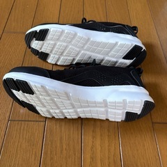 workmanブラックスニーカー24.5センチの画像