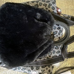 美品　未使用　ふわふわ　ミニバッグ