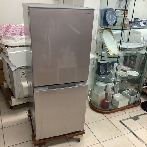 SHARP中古冷蔵庫 179L 2023年製 形名SJーD15JーW（SHARP SJ-