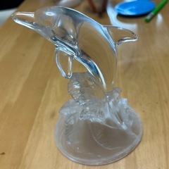 ガラスのイルカ置物