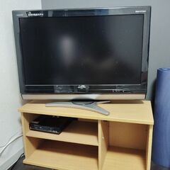 32型液晶テレビとテレビ台