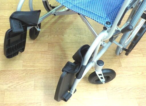 未使用保管品！ 車いす ふわりす 自走・介助兼用 カワムラサイクル KF22-40SB エアータイヤ  アルミ製 軽量 折りたたみ 背