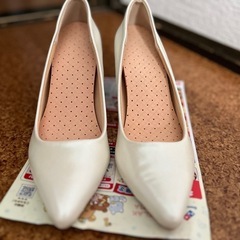 美品　白パンプス　中敷付きの画像