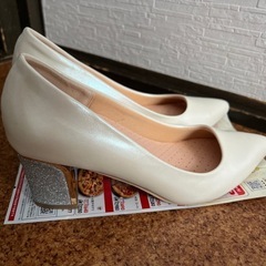 美品　白パンプス　中敷付き