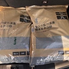 【猫砂/未開封、新品】
カインズ 炭入り強力消臭固まる猫砂　2袋