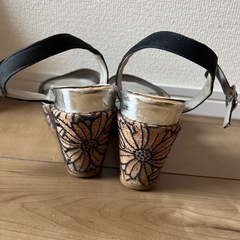 花刺繍 ヒールサンダル Ｍサイズの画像