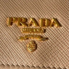 PRADAキーケースの画像