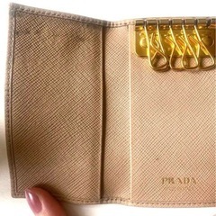 PRADAキーケースの画像