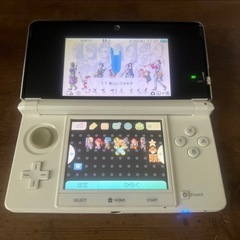 (期間限定値下げ中)【極美品】Nintendo 3DS 本体 ホワイト　充電器、タッチペン付きの画像
