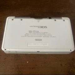 (期間限定値下げ中)【極美品】Nintendo 3DS 本体 ホワイト　充電器、タッチペン付きの画像