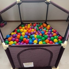 ベビー用品　洗えるソフトベビーサークル　アカチャンホンポ　ボールプール