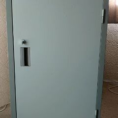 コクヨ　鍵付き重要書類保管棚　金庫　高さ88cm