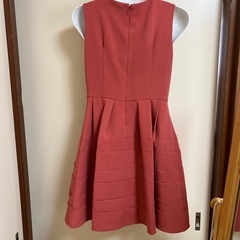 ビジューピンク膝丈ワンピースの画像