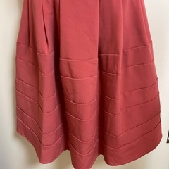 ビジューピンク膝丈ワンピースの画像