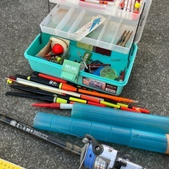 釣り道具　浮きと道具箱　釣竿リール付き一本
