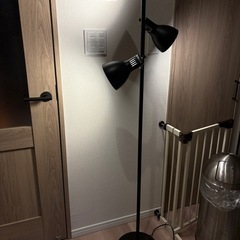 美品◎3灯フロアライト
の画像