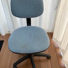 【引き取りに来られる方】　事務用の椅子　中古品　少々シミ有り