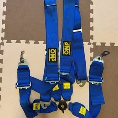 OMP4点式シートベルト 取付金具付きです！   よろしくお願いします