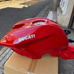 ドゥカティ　ストリートファイター1098ガソリンタンク美品！の画像