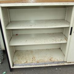 【紋別市発】カウンターロッカー　ハイカウンター　キャビネット　収納カウンター　書庫　外寸　横幅181×奥行42×高さ99㎝　収納棚　事務用品　錆/汚れ/使用感あり　電動工具収納ロッカーとして使用　中古現状品　大型品につき引取り限定の画像