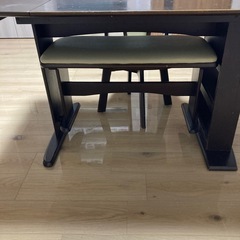ニトリ　伸長式ダイニングテーブル4点セット沖縄市
の画像