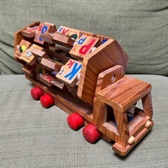 木のおもちゃ　車　バス　アルファベット　知育玩具　英語　回転の画像