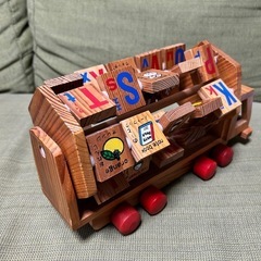 木のおもちゃ　車　バス　アルファベット　知育玩具　英語　回転の画像