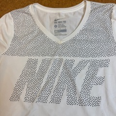 スポーツジムウエアナイキNIKE上下の画像