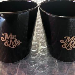 Mr & Ms ロゴ入り 黒マグカップ 2個セットの画像