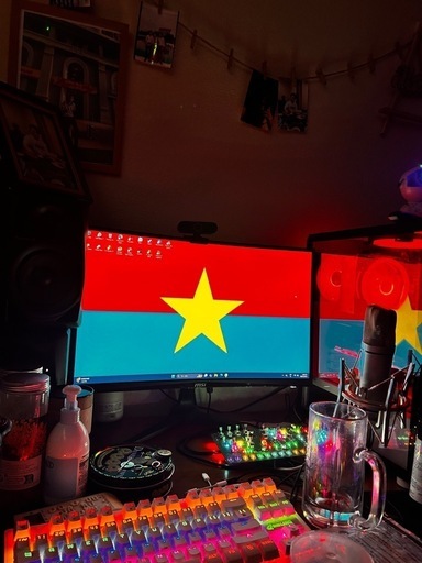 強力な構成を備えたデスクトップコンピュータセット