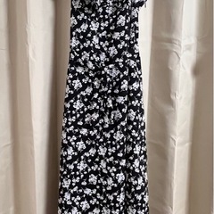 【新品】小花柄ノースリーブワンピースの画像