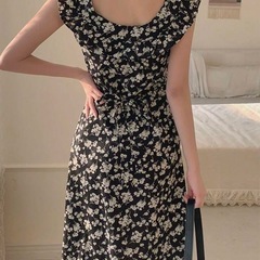 【新品】小花柄ノースリーブワンピースの画像