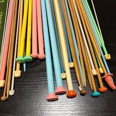 編み棒大量の画像