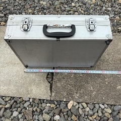アルミ工具箱と工具色々セットの画像