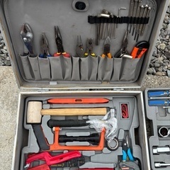 アルミ工具箱と工具色々セットの画像