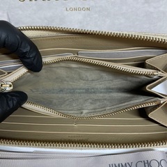 【キャンセルでたので在庫あります】JIMMY CHOO（ジミーチュウ）長財布 ゴールド／定価93000円 レザー製 の画像