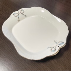 NARUMI ナルミ/リボンモチーフ/陶磁器皿/リーフサービスプレート/食器の画像