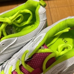 スニーカー23.5の画像
