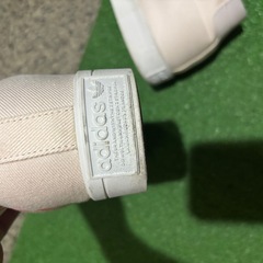 アディダススニーカーの画像