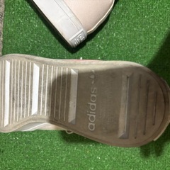 アディダススニーカーの画像