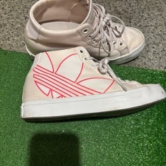 アディダススニーカー