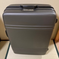スーツケース　　　　鍵付き