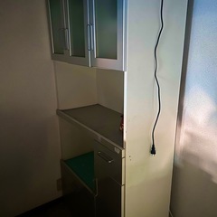 早い者勝ち食器棚の画像