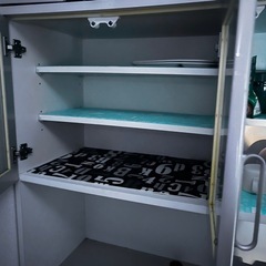 早い者勝ち食器棚の画像