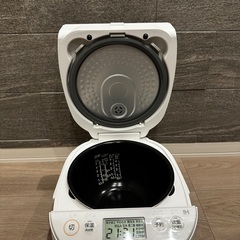 TOSHIBA(東芝) 炊飯器 5.5合 RC-10HR(W) ホワイトの画像
