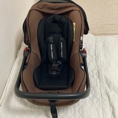 チャイルドシート　美品　付属品完備　生後0ヶ月　トラベルシステム