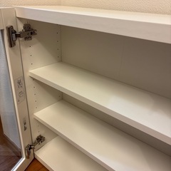 IKEA ガラス扉　キャビネットの画像