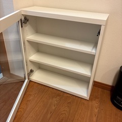 IKEA ガラス扉　キャビネットの画像