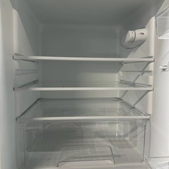 冷蔵庫【配達無料お届け設置出来ます💫都内近郊🚚】✨2023年新品購入品✨142ℓ容量✨除菌クリーニング済の超極美品✨他にも冷蔵庫.洗濯機.電子レンジ.オーブン電子レンジ.炊飯器.テーブル&椅子.机&チェアー.ベット&マットレス.ドレッサーなど多種多様な美品が有ります✨お気軽にお問い合わせ下さい💫の画像